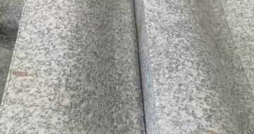 阳江芙蓉白S型拉丝面路沿石