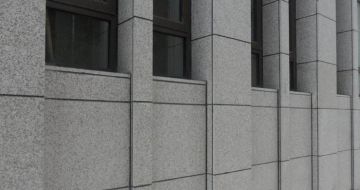 阳江芝麻灰外墙干挂石材及施工注意事项