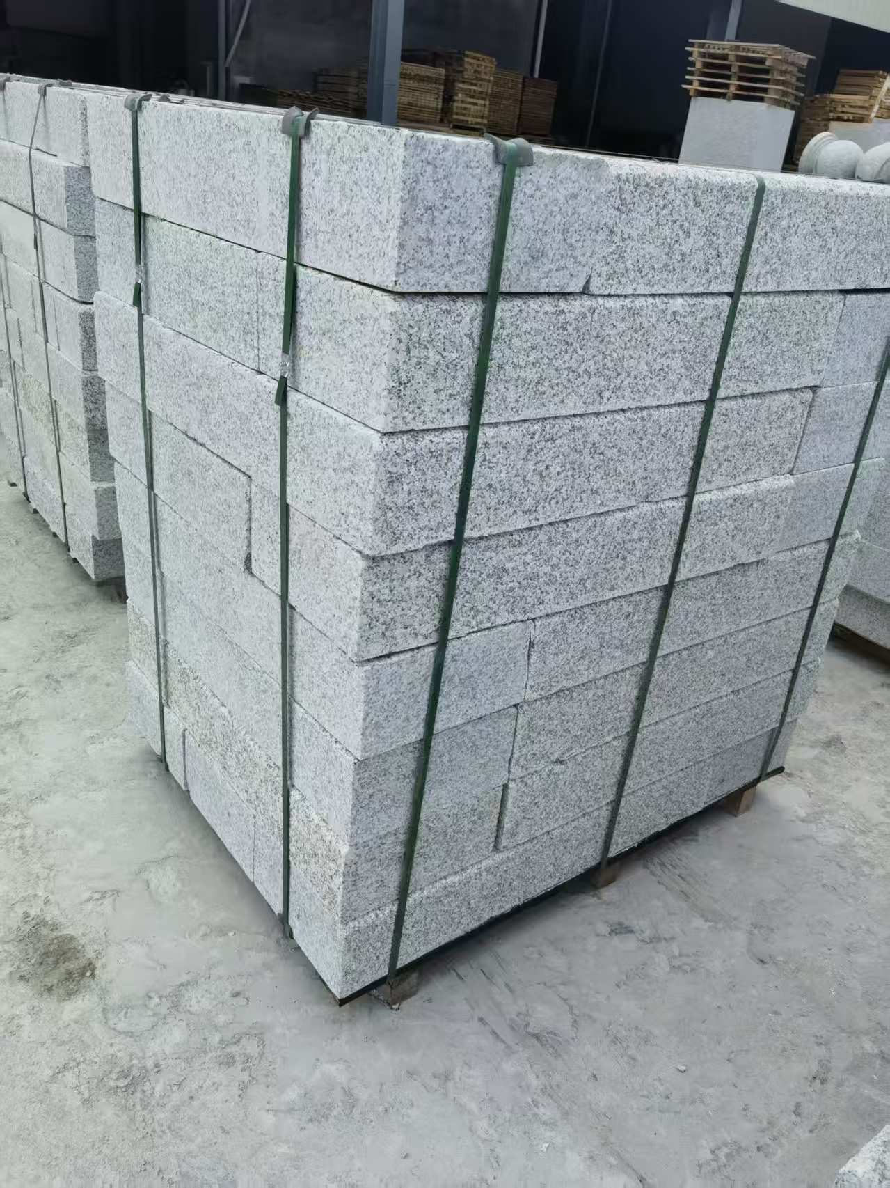 阳江 芙蓉白火烧两面路沿石