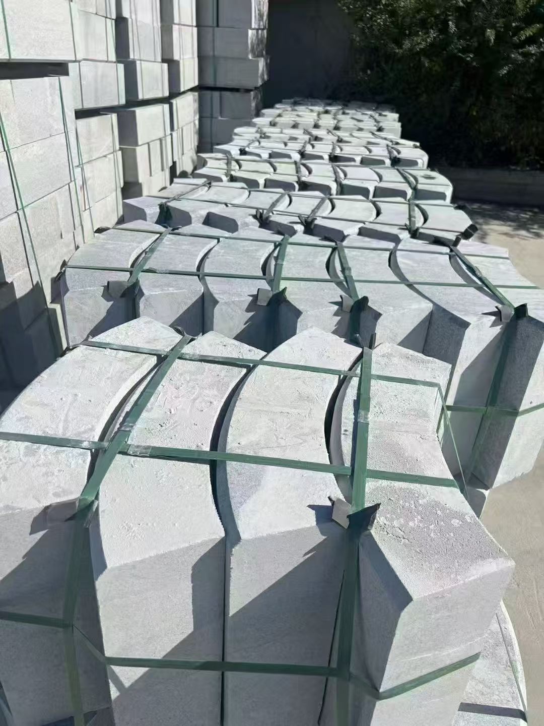 阳江 芝麻灰弧形路沿石