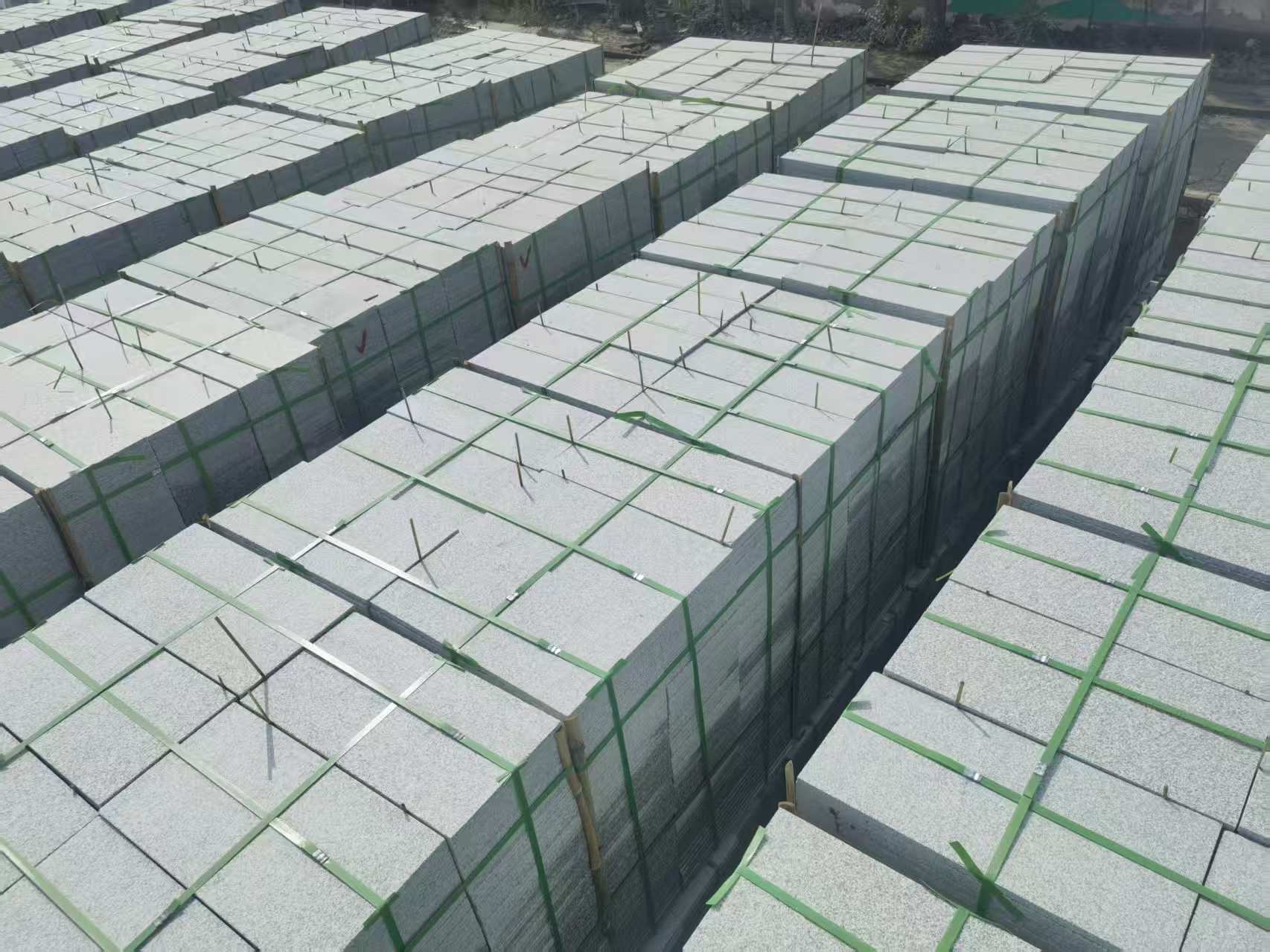 阳江 芝麻白1.8公分火烧300*600地铺，清仓大甩卖