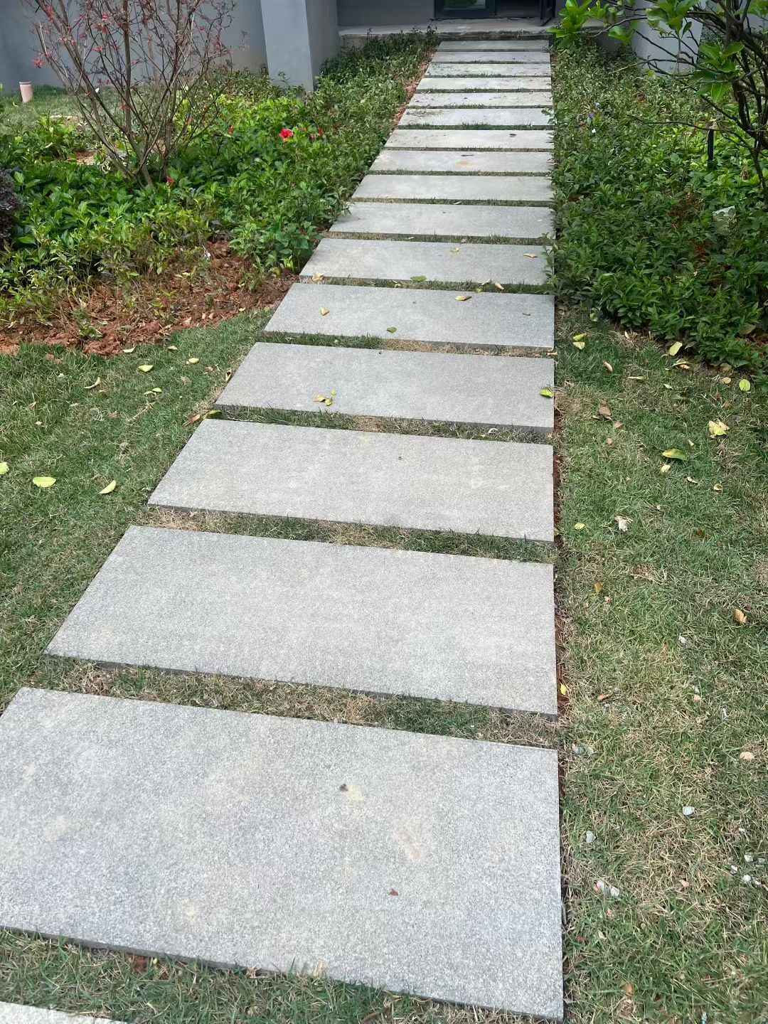 阳江 芝麻黑小区踏步、汀步石铺装效果