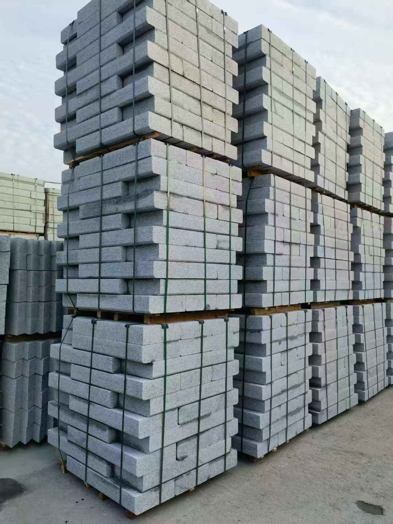 阳江 路沿石（路侧石），颜色一致，尺寸标准