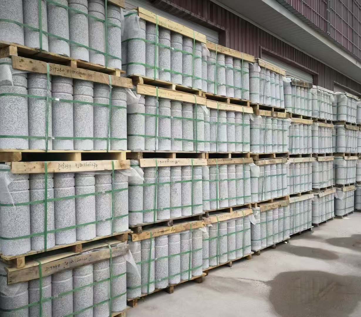 阳江 芝麻白挡车柱、阻车桩、隔离柱